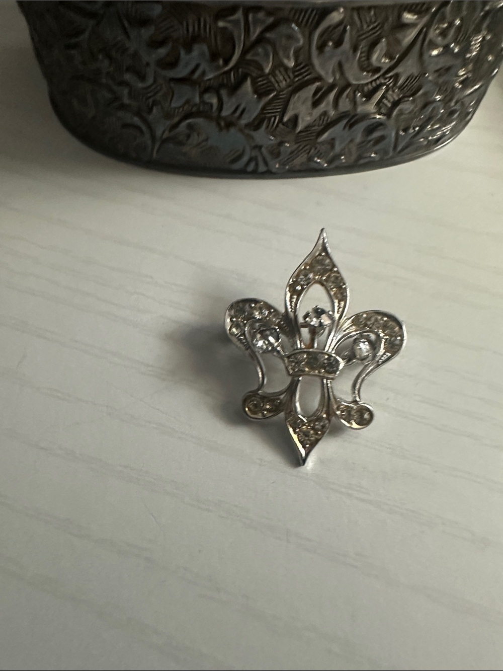 Silver Fleur-de-Lis Rhinestone Brooch - Elegant Women’s Jewelry